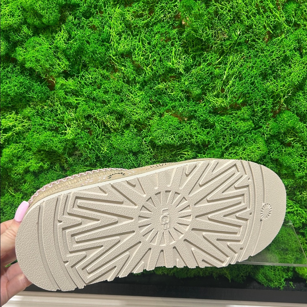 🇨🇦  UGG Women's Tazz Sun Stitch - Picture 10 of 10